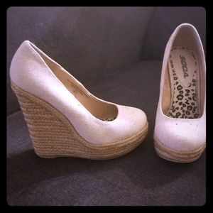 6.5 cream wedges.